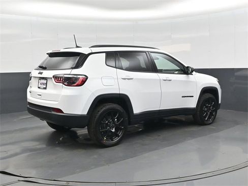 New 2026 Jeep Compass Latitude image 4