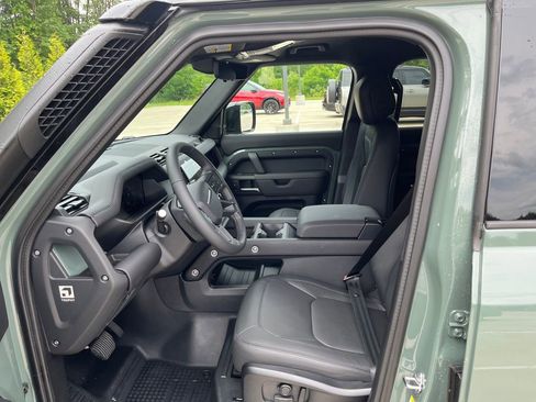New 2026 Land Rover Defender 110 AWD/4WD image 10