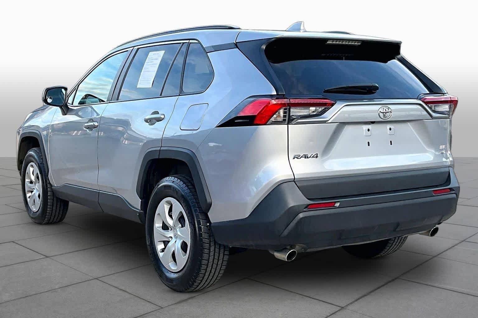 Used 2021 Toyota RAV4 LE AWD/4WD image 11