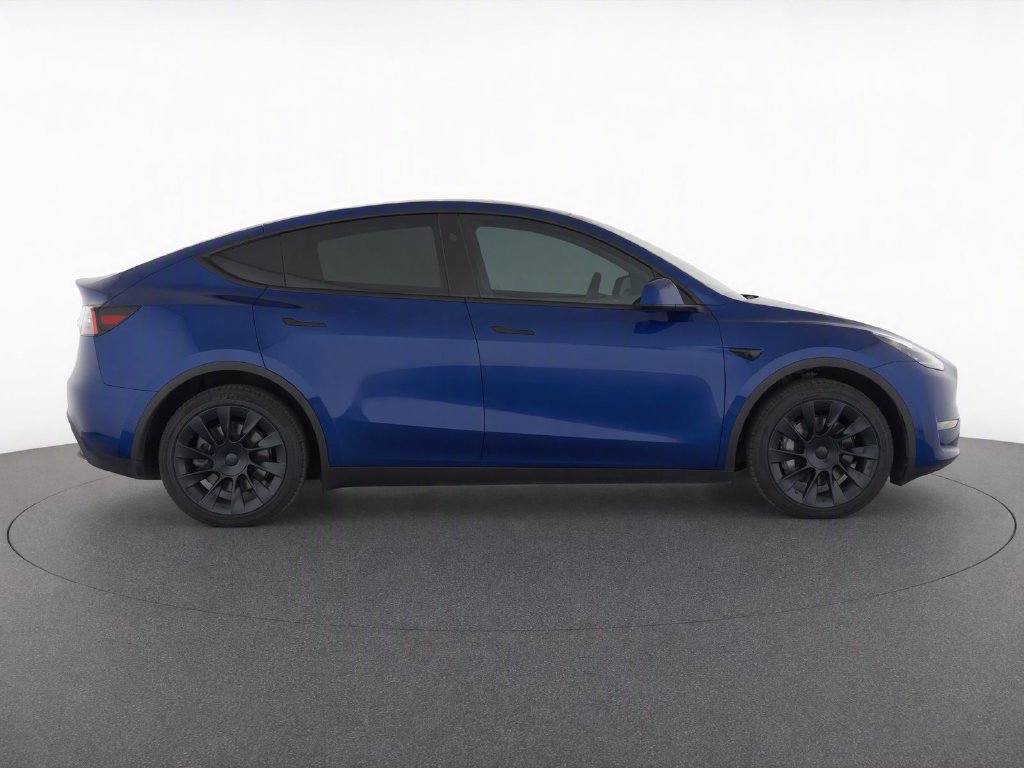 Used 2024 Tesla Model Y 2WD image 8