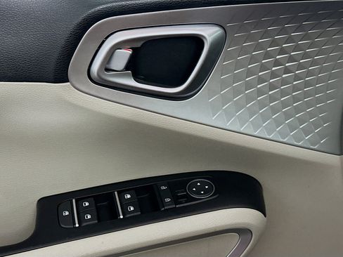 Used 2022 Kia Soul LX w/ Technology Package FWD image 15