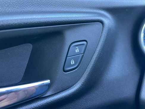 Used 2025 Chevrolet Trax LT FWD image 22