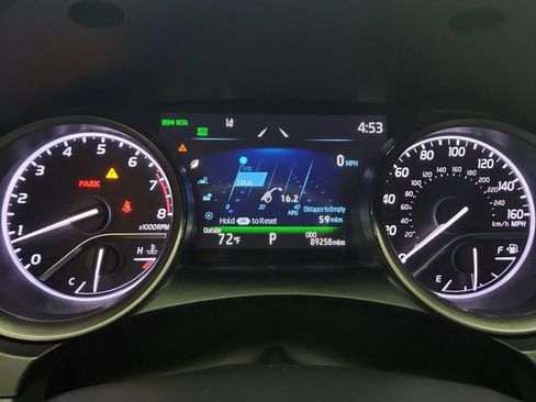 Used 2022 Toyota Camry SE w/ Cold Weather Package image 12