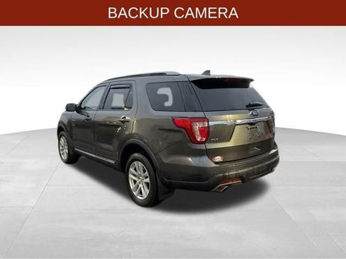 Used 2018 Ford Explorer XLT image 5