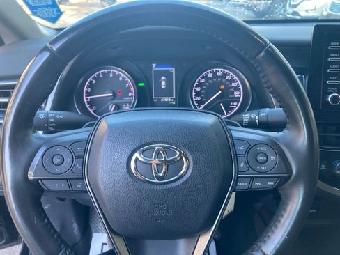 Used 2022 Toyota Camry SE image 19