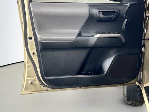 Used 2017 Toyota Tacoma 4x4 Double Cab image 17