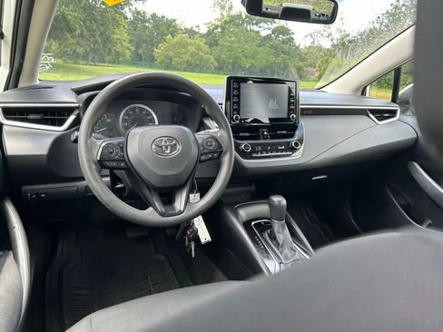 Used 2020 Toyota Corolla LE FWD image 13