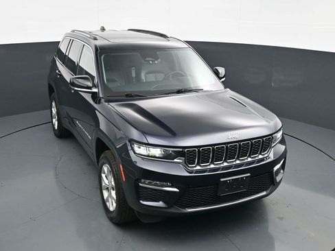 Used 2023 Jeep Grand Cherokee Limited AWD/4WD image 16