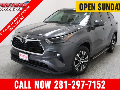 Used 2022 Toyota Highlander XLE AWD/4WD image 1