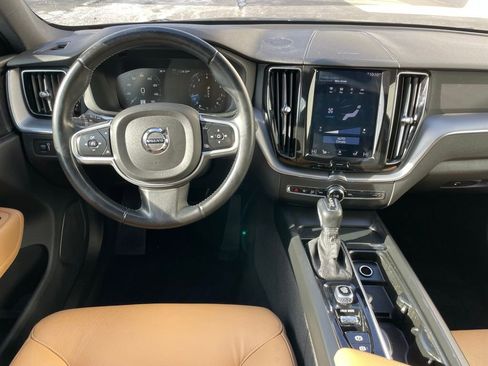 Used 2020 Volvo XC60 T5 Momentum w/ Protection Package Premier image 11