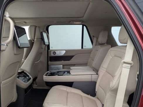 Used 2019 Lincoln Navigator Reserve AWD/4WD image 17
