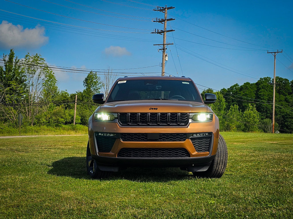 New 2026 Jeep Grand Cherokee Limited w/ Limited Altitude Package AWD/4WD image 8