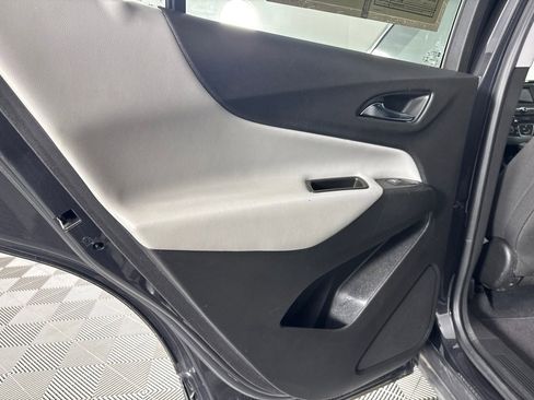 Used 2022 Chevrolet Equinox LS image 34
