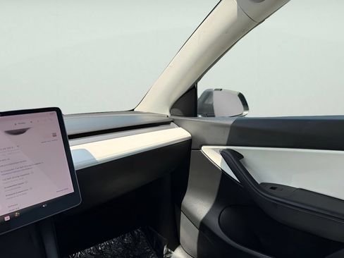 Used 2021 Tesla Model Y Long Range AWD/4WD image 21