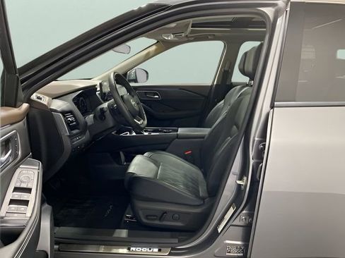 Certified 2023 Nissan Rogue Platinum w/ Platinum Premium Package AWD/4WD image 11