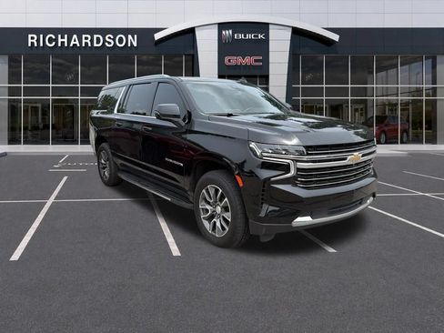 Used 2022 Chevrolet Suburban LT w/ Luxury Package AWD/4WD image 5