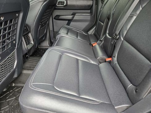 Used 2025 Ford Bronco Badlands w/ Sasquatch Package AWD/4WD image 29