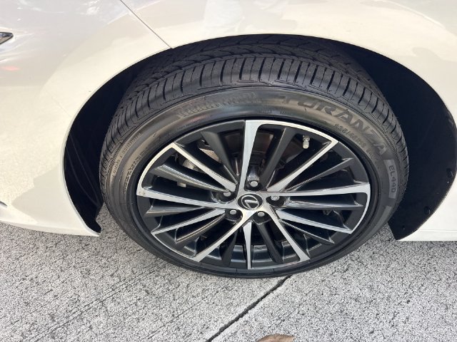 Certified 2024 Lexus ES 350 w/ Premium Package FWD image 10