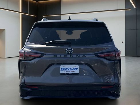 Used 2022 Toyota Sienna XSE w/ XSE Plus Package FWD image 5
