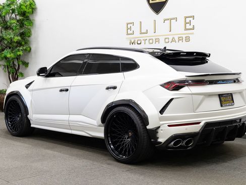 Used 2020 Lamborghini Urus AWD/4WD image 3