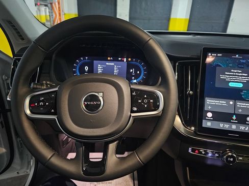 Certified 2025 Volvo XC90 B5 Plus AWD/4WD image 19