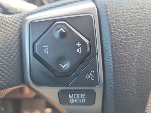 Certified 2021 Toyota Tacoma SR5 AWD/4WD image 19