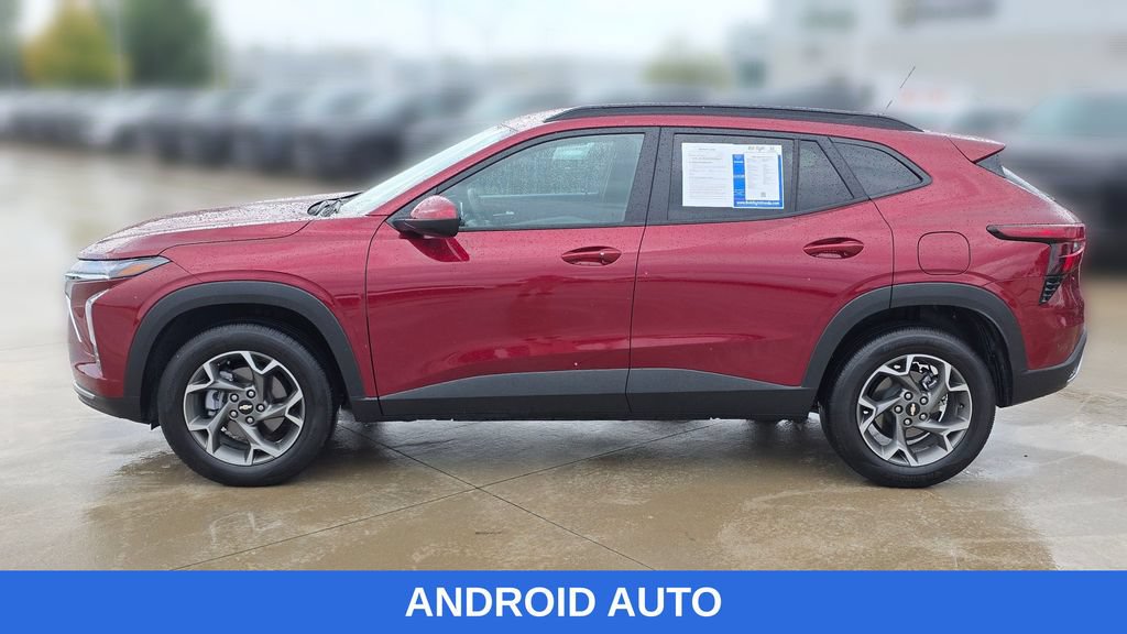 Used 2025 Chevrolet Trax LT w/ LT Convenience Package FWD image 2