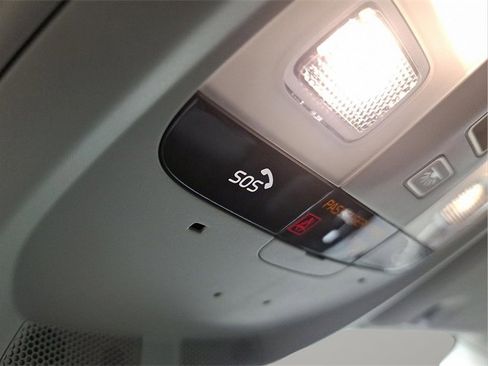 Certified 2025 Volvo XC60 B5 Plus image 22