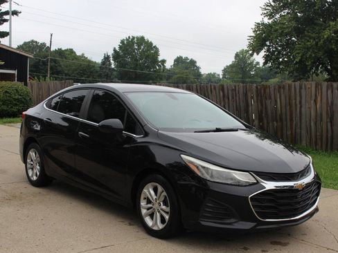 Used 2019 Chevrolet Cruze LT w/ LT Fleet Convenience Package FWD image 2