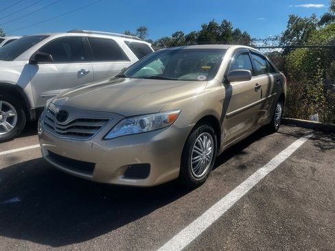 Used 2010 Toyota Camry SE image 2