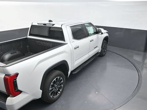 Used 2025 Toyota Tundra Limited AWD/4WD image 18