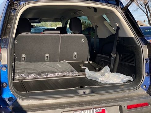 New 2025 Nissan Pathfinder SV w/ Black Appearance Package image 24