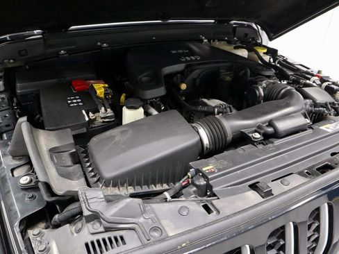 Used 2021 Jeep Gladiator Overland AWD/4WD image 17