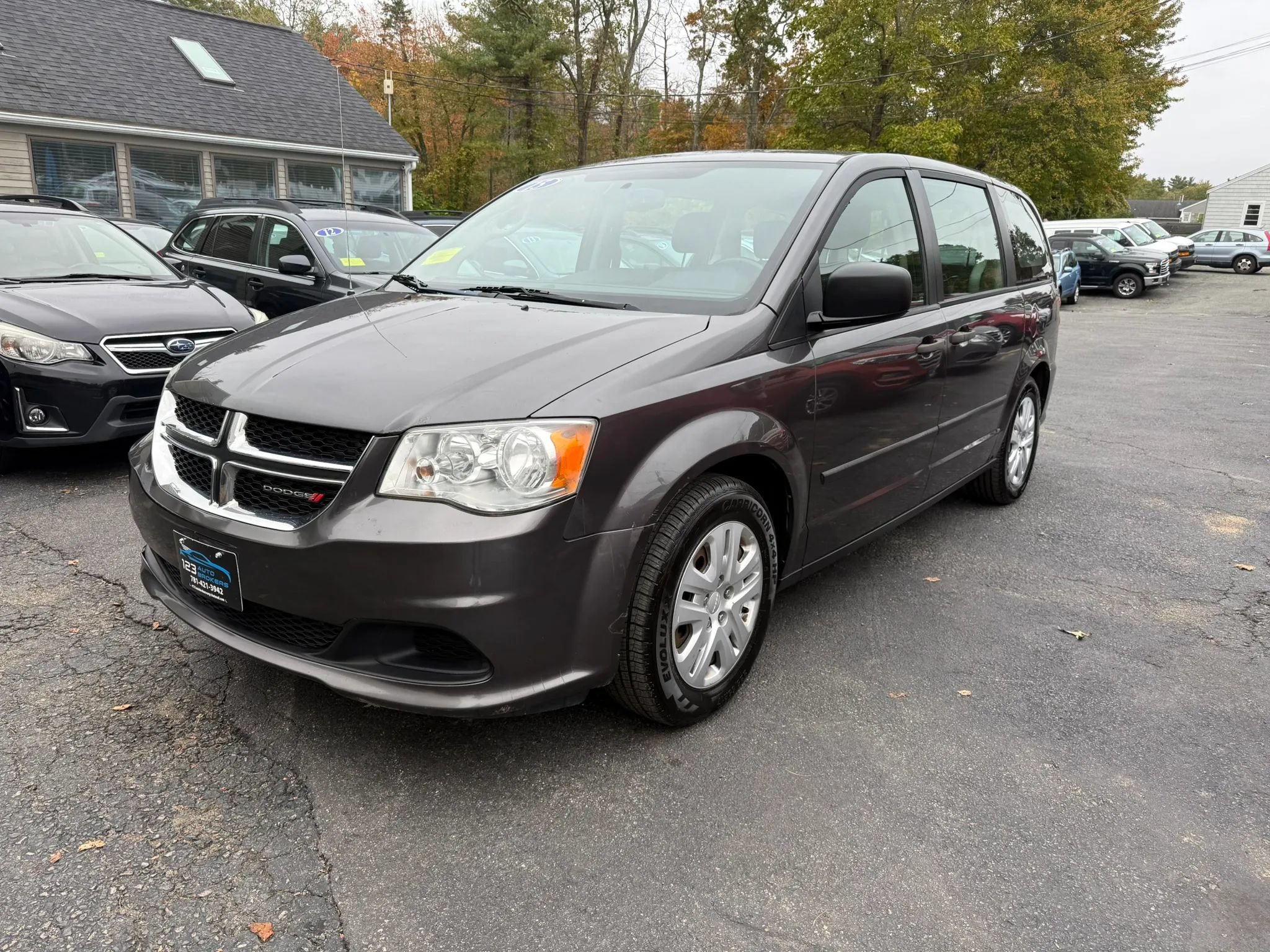 Used 2015 Dodge Grand Caravan American Value Package w/ UConnect Hands-Free Group FWD image 3