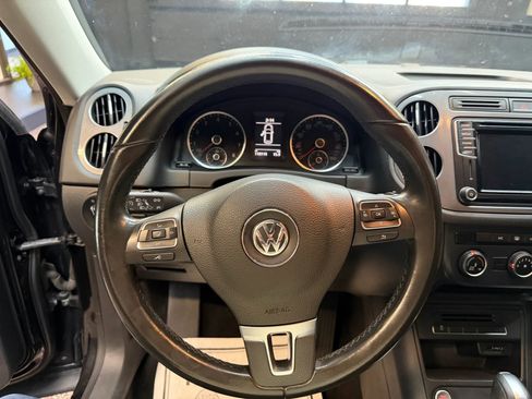 Used 2017 Volkswagen Tiguan Limited w/ Premium Package image 11