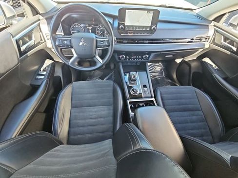 Used 2024 Mitsubishi Outlander SE image 15
