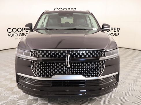 New 2026 Lincoln Navigator Premiere AWD/4WD image 9