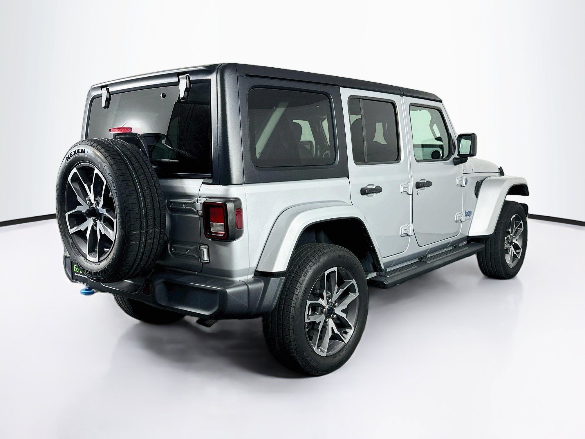 Used 2024 Jeep Wrangler Unlimited w/ Convenience Group AWD/4WD image 9