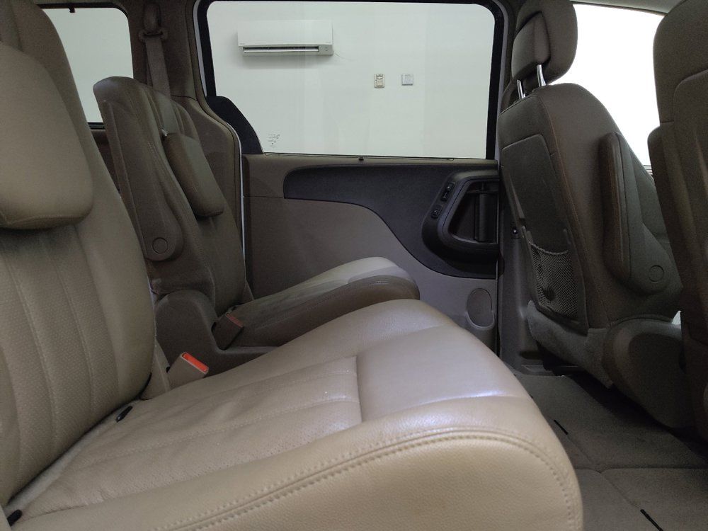 Used 2015 Chrysler Town & Country Touring-L w/ Driver Convenience Group FWD image 19