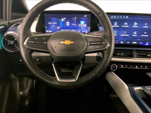 Used 2025 Chevrolet Equinox EV LT w/ Convenience Package image 5