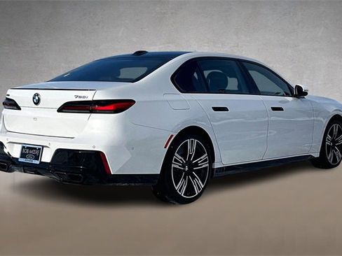 Used 2023 BMW 760i xDrive image 2