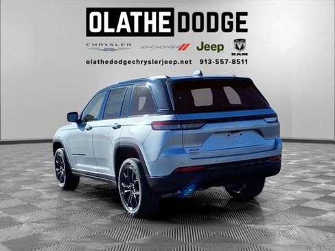 New 2025 Jeep Grand Cherokee Limited image 3