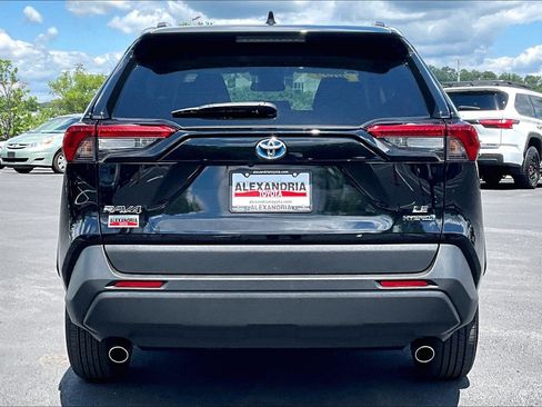 Used 2022 Toyota RAV4 LE AWD/4WD image 4