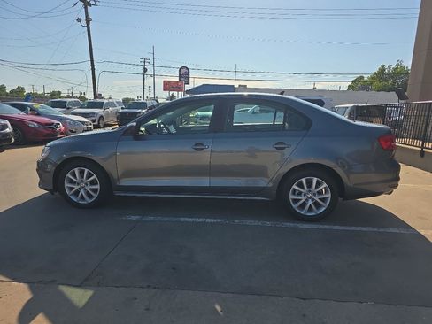Used 2015 Volkswagen Jetta SE FWD image 8