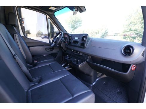 Used 2021 Mercedes-Benz Sprinter 2500 image 13