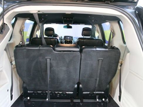 Used 2019 Dodge Grand Caravan SXT FWD image 16