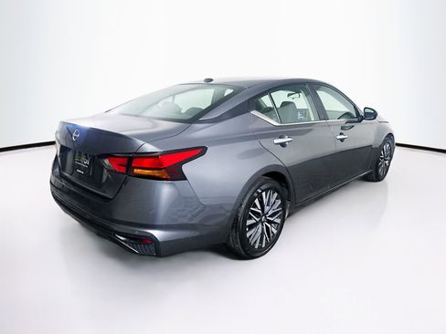 Used 2025 Nissan Altima 2.5 SV image 9