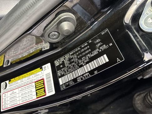 Used 2021 Toyota Highlander XLE AWD/4WD image 39