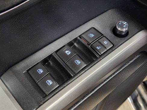 Used 2017 Toyota Tacoma SR5 image 41