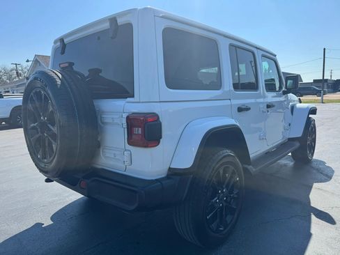 Used 2025 Jeep Wrangler Unlimited Sahara image 3